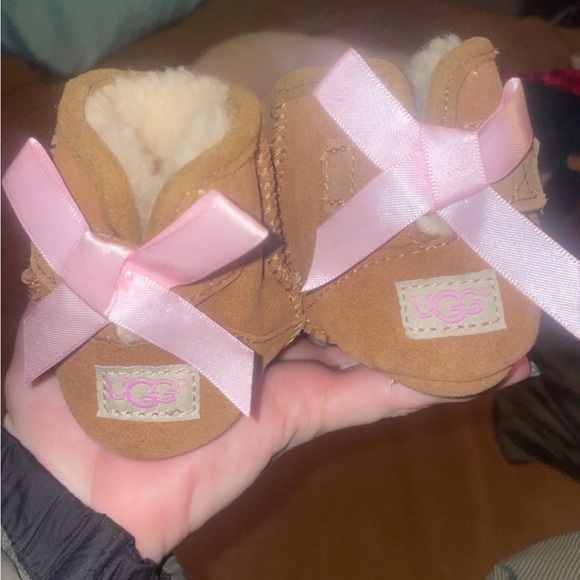 Baby uggs  size 1 - Picture 2 of 2